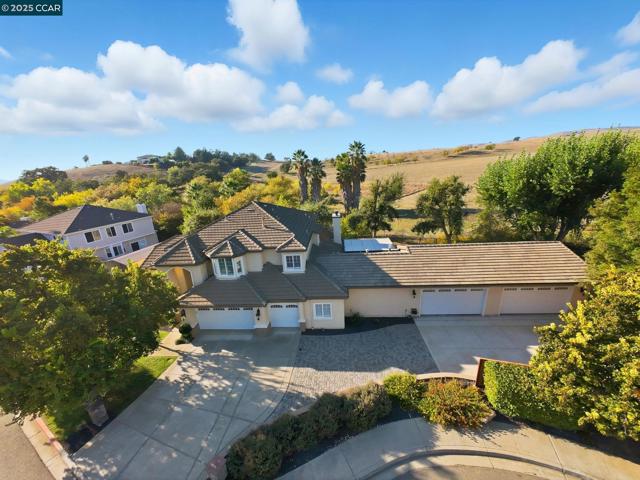 1975 Holly Creek Pl, Concord CA: https://media.crmls.org/mediaz/d56ab2ad-ef43-473a-b8d0-1755e7614ee9.jpg