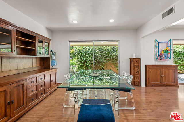 1109 Chantilly Road, Los Angeles CA: https://media.crmls.org/mediaz/d56afaf2-6dbd-427f-82a1-44a390e51efb.jpg
