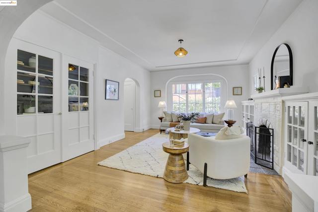 1133 Norwood Ave, Oakland CA: https://media.crmls.org/mediaz/d56b0a28-278f-41d1-a47f-bd1e69daf06e.jpg