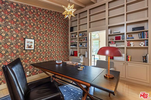 1136 N Doheny Drive, Los Angeles CA: https://media.crmls.org/mediaz/d56bd6ed-224c-44b4-96e4-c5e69478e3de.jpg