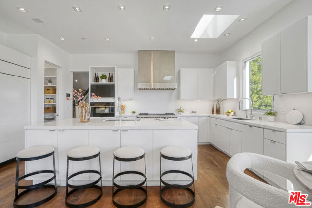 1116 Linda Flora Drive, Los Angeles CA: https://media.crmls.org/mediaz/d56bfd71-7ca4-4091-8716-545256b2f6cd.jpg