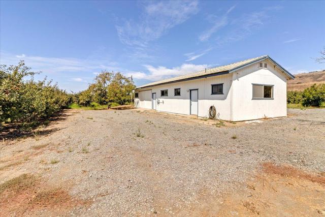 4125 Prunedale Avenue, Gilroy CA: https://media.crmls.org/mediaz/d56c2739-fa7d-4239-89a8-4e4d7c4b2f46.jpg