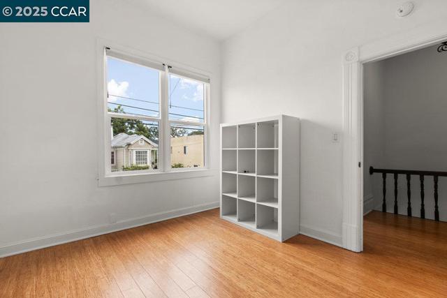 1613 Stanton St, Alameda CA: https://media.crmls.org/mediaz/d56c8e96-cd3c-4c73-82fb-01863c82f97d.jpg