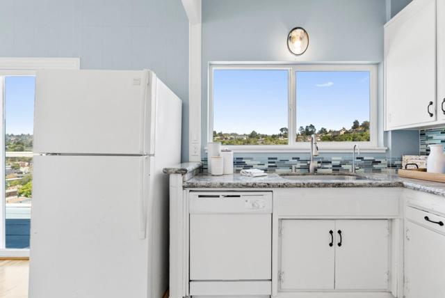 247 Rio Del Mar Boulevard, Aptos CA: https://media.crmls.org/mediaz/d56cd0cd-4e27-4e94-8632-4aee94582db6.jpg