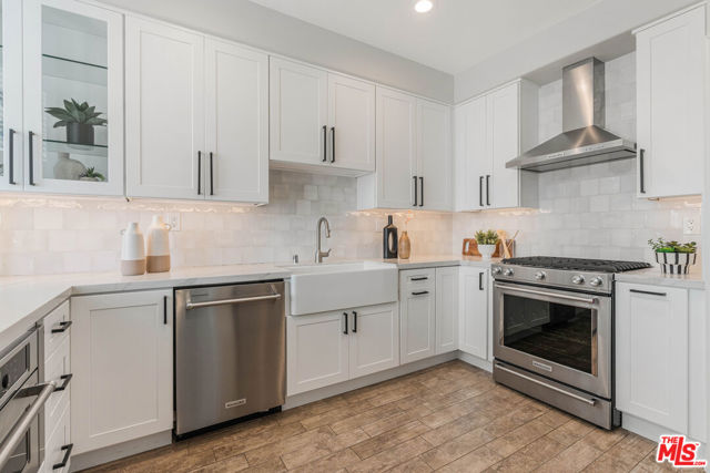 7100 Playa Vista Drive, Playa Vista CA: https://media.crmls.org/mediaz/d56cd7cb-9552-4b2c-9eef-f7355697e65e.jpg