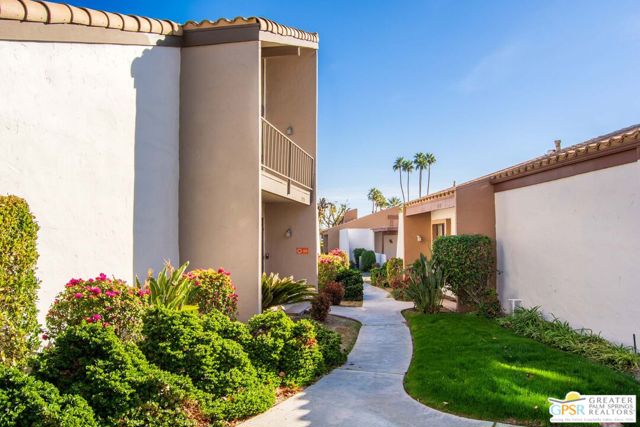 1720 E Camino Parocela, Palm Springs CA: https://media.crmls.org/mediaz/d56d6fbe-386c-490b-b2cf-1d351d8e4c22.jpg