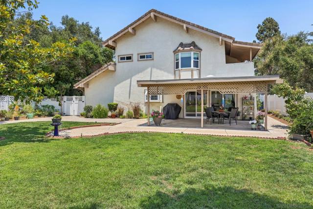 2807 Carlton Way, Fallbrook CA: https://media.crmls.org/mediaz/d56db8a1-9a16-461c-a4a3-03c7b0f33bec.jpg