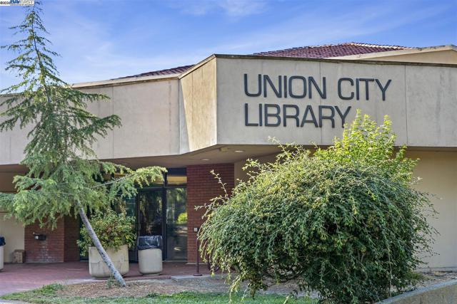 3270 Santa Sophia Way, Union City CA: https://media.crmls.org/mediaz/d56e0cf8-97b9-4981-8427-6c5daca1531e.jpg