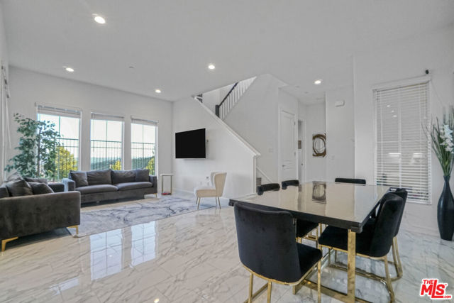 20818 W Bur Oak Circle, Porter Ranch CA: https://media.crmls.org/mediaz/d56e2267-d05f-4abf-81c5-00784817e3d3.jpg