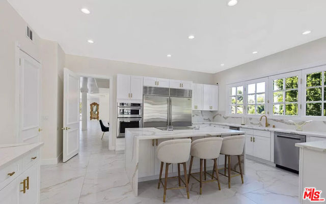 4434 Grimes Place, Encino CA: https://media.crmls.org/mediaz/d56e532b-375b-4c11-8a3f-13bbea3ecc66.jpg