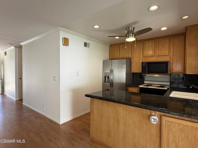 2321 Century Avenue, Simi Valley CA: https://media.crmls.org/mediaz/d56ec614-67ad-489f-98af-914b8e1ed367.jpg