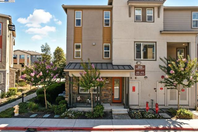 418 Desert Holly St, Milpitas CA: https://media.crmls.org/mediaz/d56f1009-2eb5-45a8-a485-aa16de5c5274.jpg
