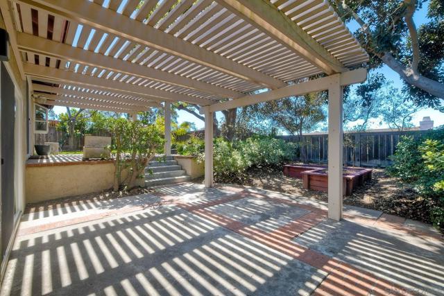 10434 Woodchuck Pt, San Diego CA: https://media.crmls.org/mediaz/d56f1452-f197-465a-acf4-a87cf255f326.jpg