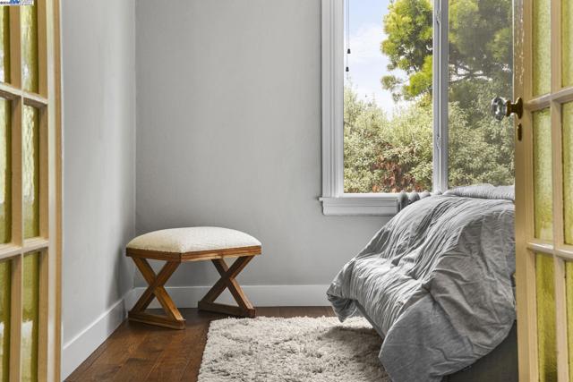 1925 Leavenworth St, San Francisco CA: https://media.crmls.org/mediaz/d56f8c24-5386-484c-bea0-36d8d498a382.jpg