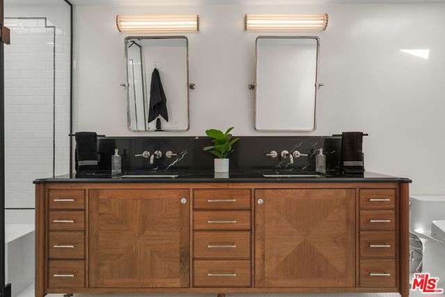 1618 S Durango Avenue, Los Angeles CA: https://media.crmls.org/mediaz/d56f986c-481f-4755-9298-a4f29895b94e.jpg