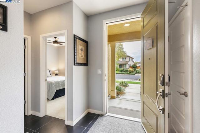 1050 Clear Lake Dr, Oakley CA: https://media.crmls.org/mediaz/d56fdc1f-23b4-4eb6-8839-e5e7a6595e84.jpg