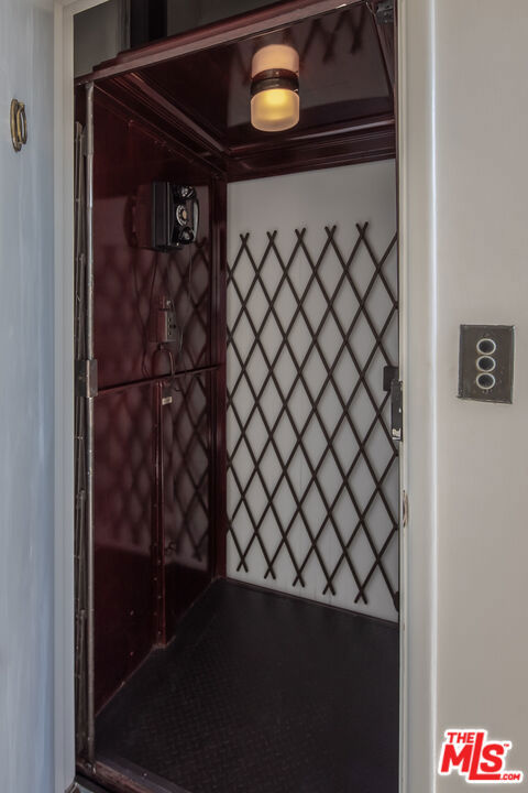 Details for 2464 Catalina Street, Los Angeles, CA 90027
