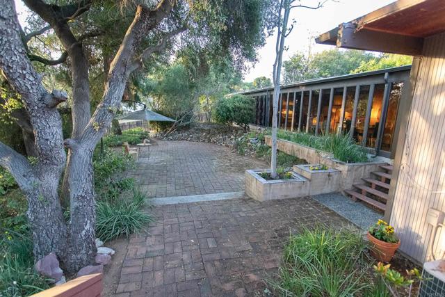 3216 Fair Oaks Ln, Spring Valley CA: https://media.crmls.org/mediaz/d5708e79-3703-41a4-ae2c-c6633347600a.jpg