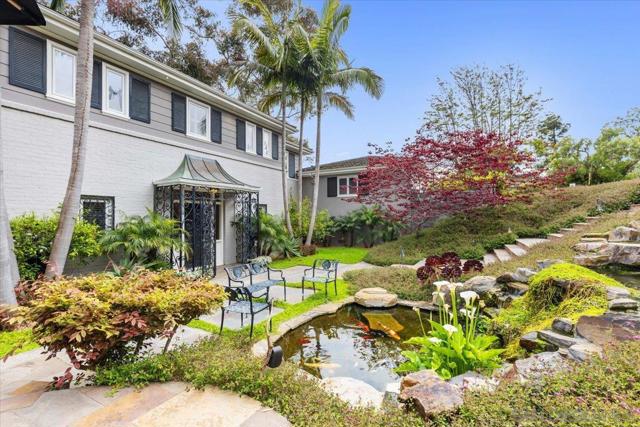 2205 Locust St, San Diego CA: https://media.crmls.org/mediaz/d570a165-99f9-49d9-88a2-142a201405b2.jpg