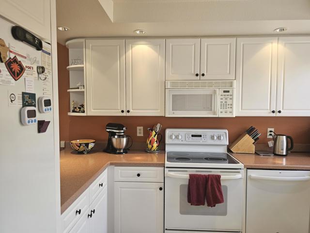 101 La Cerra Drive, Rancho Mirage CA: https://media.crmls.org/mediaz/d570ee20-01d8-44db-a03b-90d624eaa0da.jpg