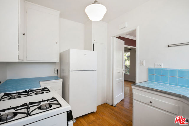 1323 N OLIVE Drive, West Hollywood CA: https://media.crmls.org/mediaz/d5710fc0-e7cc-4956-981a-e7756de5c9f1.jpg