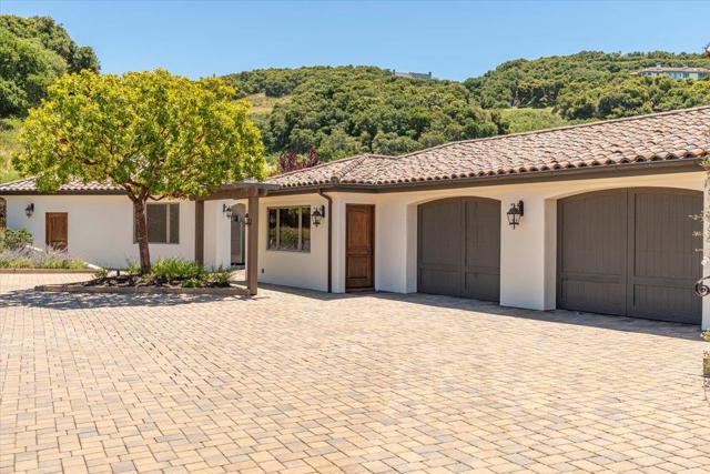 25926 Puerta Del Cajon, Monterey CA: https://media.crmls.org/mediaz/d5711376-c702-49c3-80a9-033de7deccd8.jpg