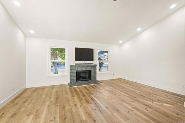 Detail Gallery Image 6 of 39 For 1347 Dorsey Way, Vista,  CA 92083 - 3 Beds | 2 Baths