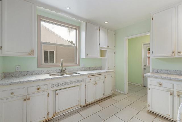 4352 Athens St, San Diego CA: https://media.crmls.org/mediaz/d57158d8-4c5e-4997-bd44-d2b3457dfd02.jpg