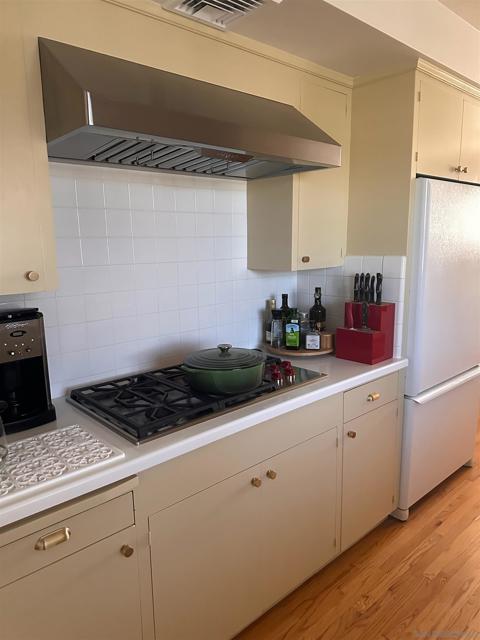 5852 Lomond Drive, San Diego CA: https://media.crmls.org/mediaz/d571dbc0-2965-4bd5-b61c-726631ff177c.jpg
