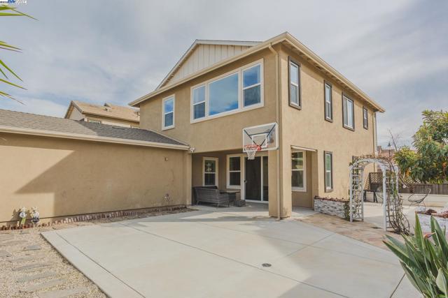 2239 Jessica Way, Tracy CA: https://media.crmls.org/mediaz/d5725d4d-363e-4969-b890-19831353f49f.jpg