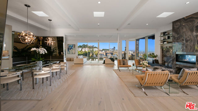 9353 Nightingale Drive, Los Angeles CA: https://media.crmls.org/mediaz/d5729118-d6b3-4083-8849-f58307f97cb8.jpg