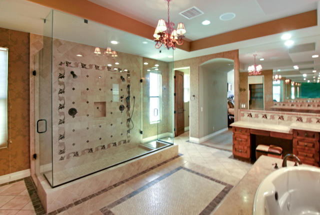 81075 Giacomo Way, La Quinta CA: https://media.crmls.org/mediaz/d572a2a2-f47c-48f1-b6a1-69af5f10528b.jpg