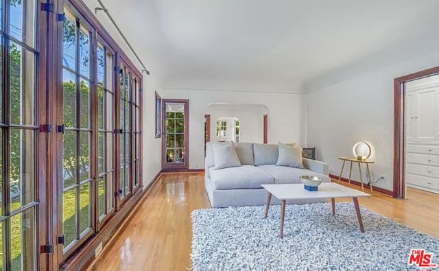 5112 Edgewood Place, Los Angeles CA: https://media.crmls.org/mediaz/d5732206-63c3-49a4-9edb-333e969c1df7.jpg