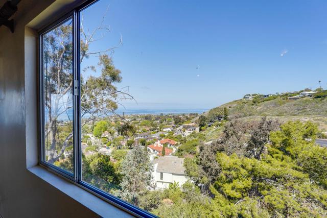 5995 La Jolla Corona Dr., La Jolla CA: https://media.crmls.org/mediaz/d57330d8-dabd-4d9f-b948-bcc158d4d25c.jpg