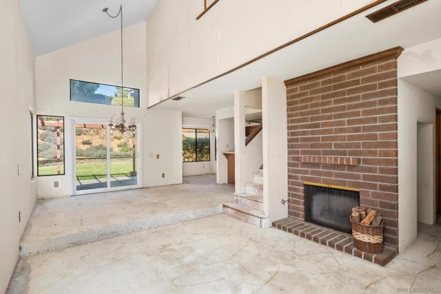 2818 Forest View Way, Carlsbad CA: https://media.crmls.org/mediaz/d5733a06-4f31-463f-ab44-d2de76b34cb5.jpg