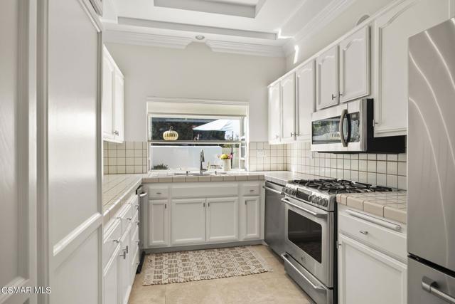 16-web-or-mls-Upmarketmedia_3123Hil-48