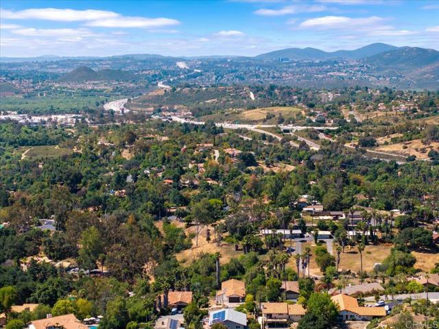 Detail Gallery Image 34 of 37 For 215 Cranston Crest, Escondido,  CA 92025 - 3 Beds | 2 Baths