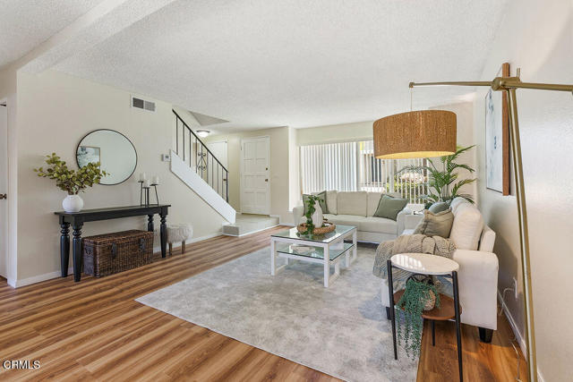 Detail Gallery Image 10 of 32 For 15091 Varsity St #C,  Moorpark,  CA 93021 - 3 Beds | 2/1 Baths