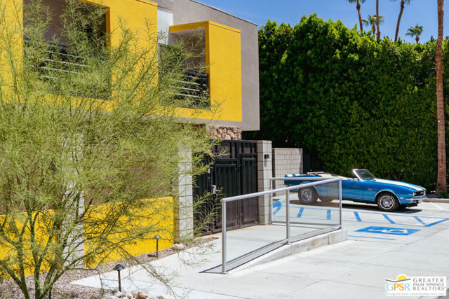 588 E San Lorenzo Road, Palm Springs CA: https://media.crmls.org/mediaz/d57460bb-bfdd-4642-9f50-e99ea7da999b.jpg