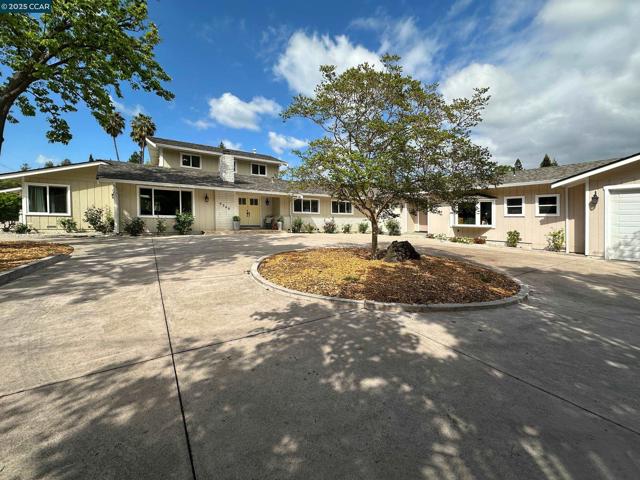 2200 Tice Valley Blvd +3BR ADU, Walnut Creek CA: https://media.crmls.org/mediaz/d574da3e-fc0c-41d5-b9cb-07f27b4b2834.jpg
