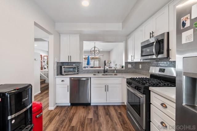 3731 Caminito Carmel Lndg, San Diego CA: https://media.crmls.org/mediaz/d5750823-bf94-4807-8b5b-07e8fc50a80a.jpg
