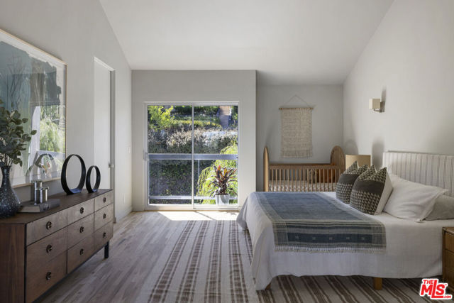 2264 Moreno Drive, Los Angeles CA: https://media.crmls.org/mediaz/d575512a-4d8d-4df7-8ec3-deb2babf9262.jpg