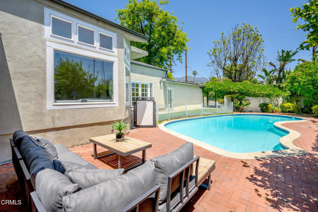 4917 Angeles Crest Highway, La Canada Flintridge CA: https://media.crmls.org/mediaz/d575f1ad-290c-4b8a-8291-c0d1a9d15df3.jpg