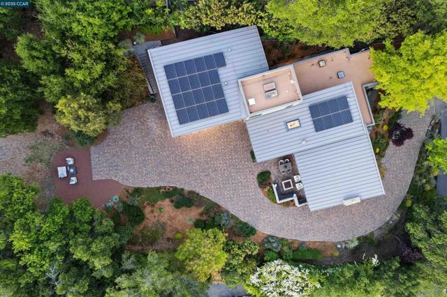 53 Tara Rd, Orinda CA: https://media.crmls.org/mediaz/d5760859-959c-4518-ad8d-1b3036bc501e.jpg