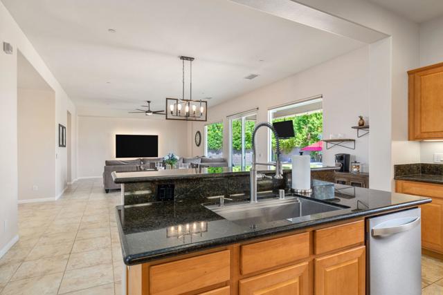 Image 11 of 36 For 41252 Gaslight Avenue