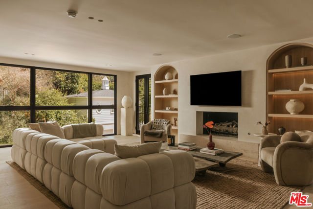 3 Bed Home for Sale in Los Angeles, California