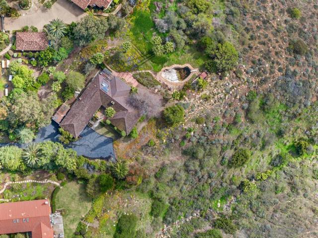 16574 Zumaque, Rancho Santa Fe CA: https://media.crmls.org/mediaz/d5768952-235d-4893-893a-1dae2f5f921c.jpg