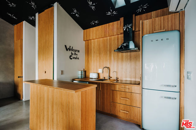 1509 Amalfi Drive, Pacific Palisades CA: https://media.crmls.org/mediaz/d576ccc9-0ee0-4579-ada2-9c34fc10d80a.jpg