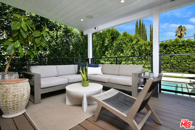 18033 Rosita Street, Encino CA: https://media.crmls.org/mediaz/d576d869-4c1c-4f8b-b1b6-f890da50a4d5.jpg