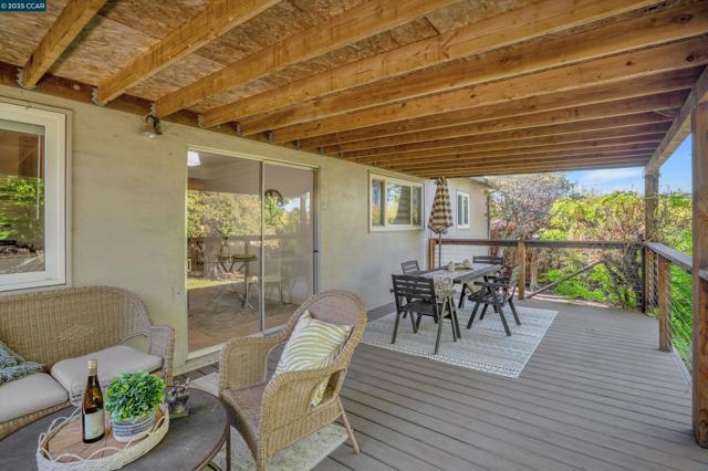 2968 Glenside Dr, Concord CA: https://media.crmls.org/mediaz/d576dcbb-6a89-4d7c-8a57-ef644271d57e.jpg